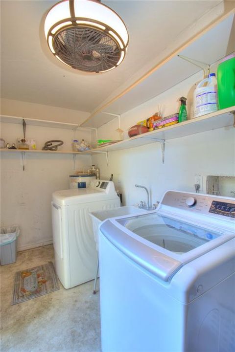 На продажу: $219,999 (3 спален, 2 ванн, 1321 Квадратных фут)