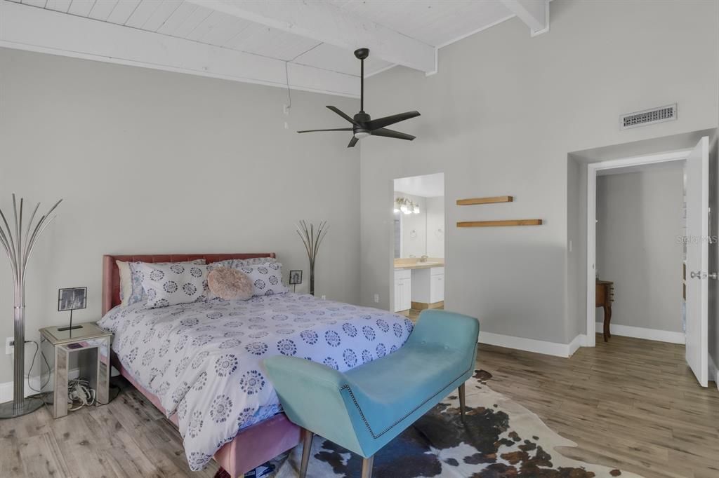 На продажу: $245,000 (2 спален, 2 ванн, 1599 Квадратных фут)