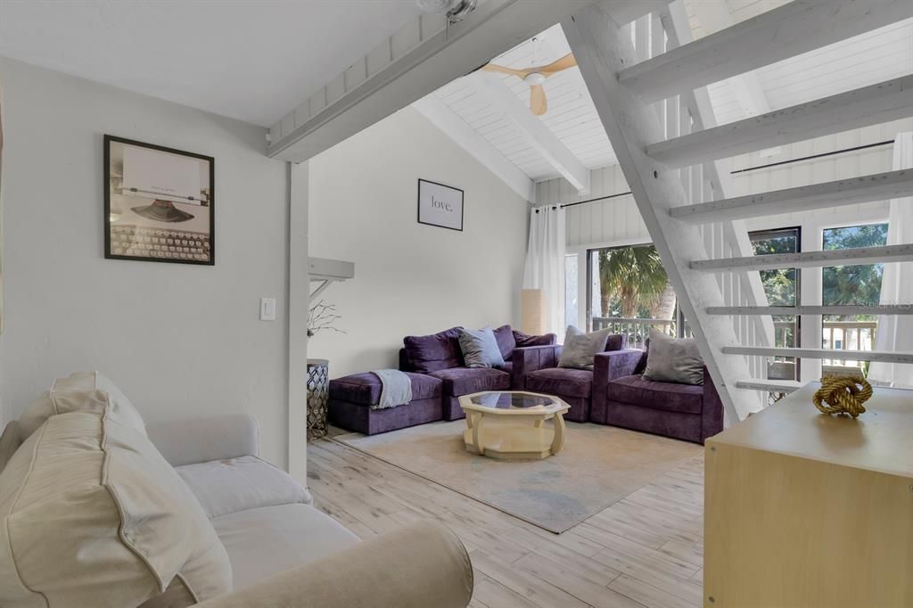 На продажу: $245,000 (2 спален, 2 ванн, 1599 Квадратных фут)