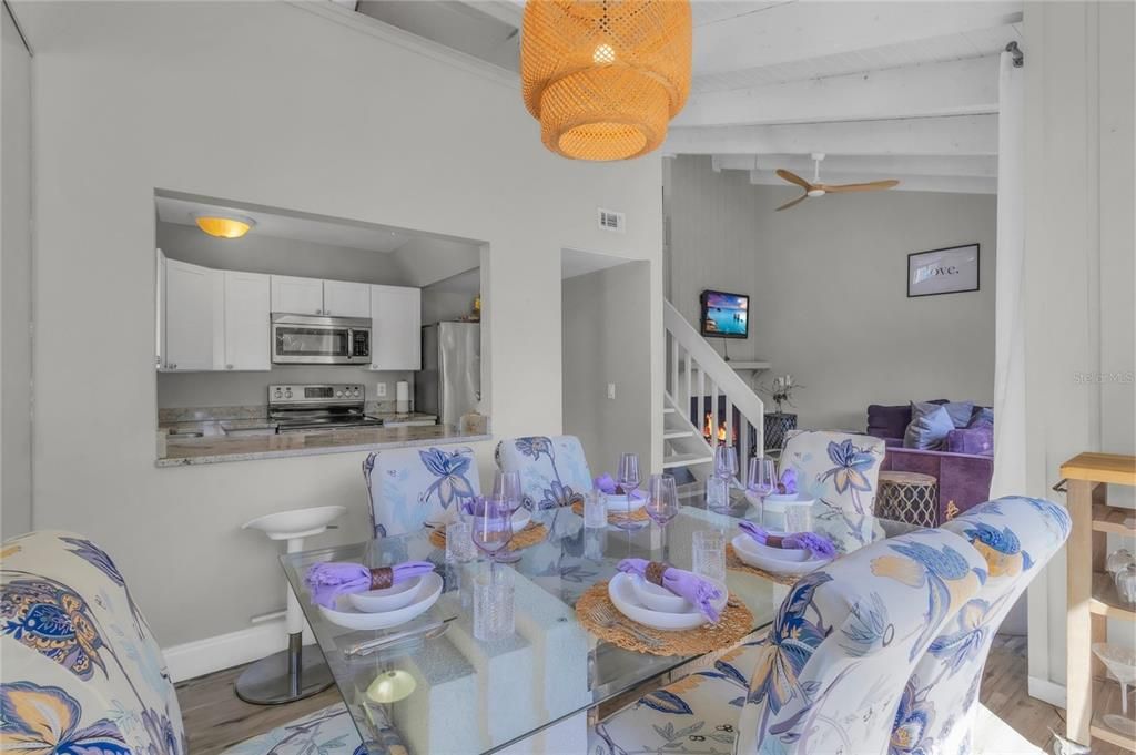 На продажу: $245,000 (2 спален, 2 ванн, 1599 Квадратных фут)