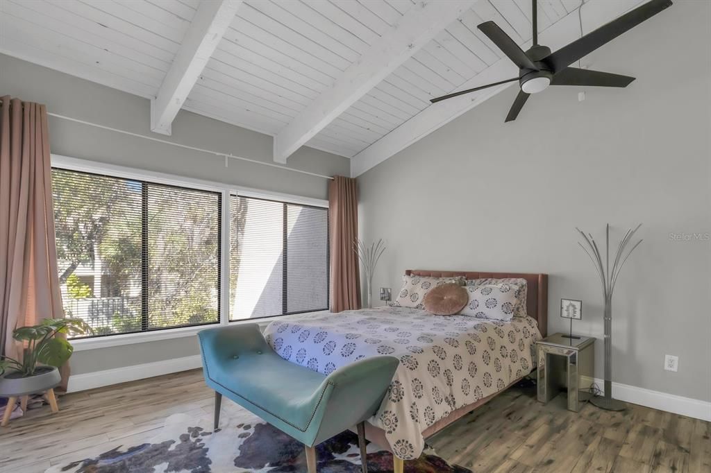 На продажу: $245,000 (2 спален, 2 ванн, 1599 Квадратных фут)