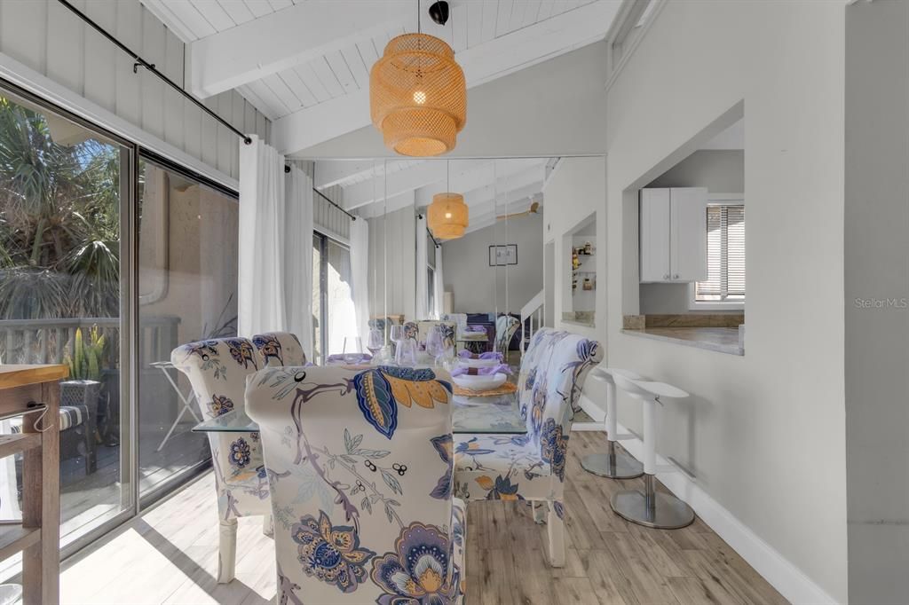 На продажу: $245,000 (2 спален, 2 ванн, 1599 Квадратных фут)