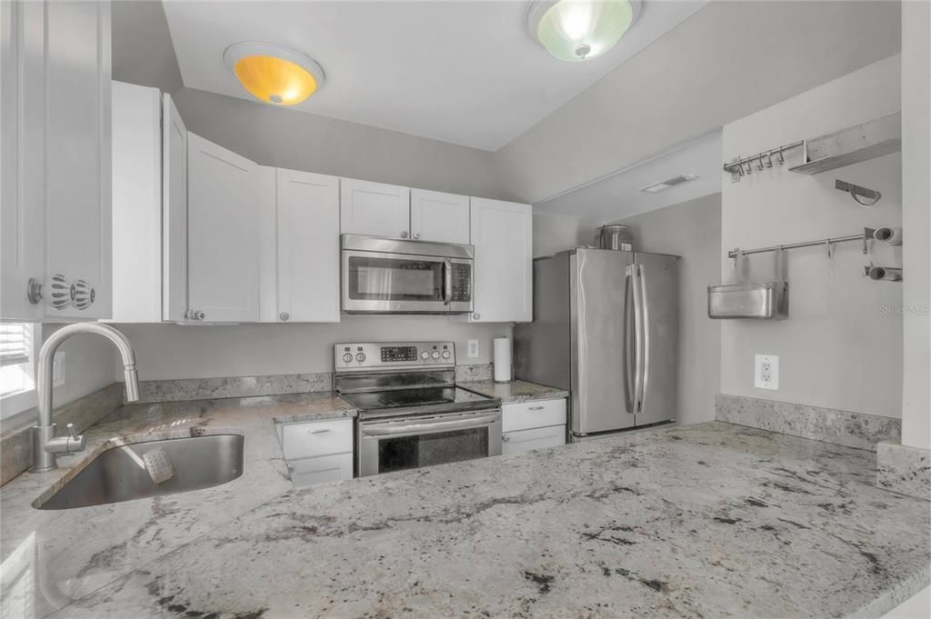 На продажу: $245,000 (2 спален, 2 ванн, 1599 Квадратных фут)