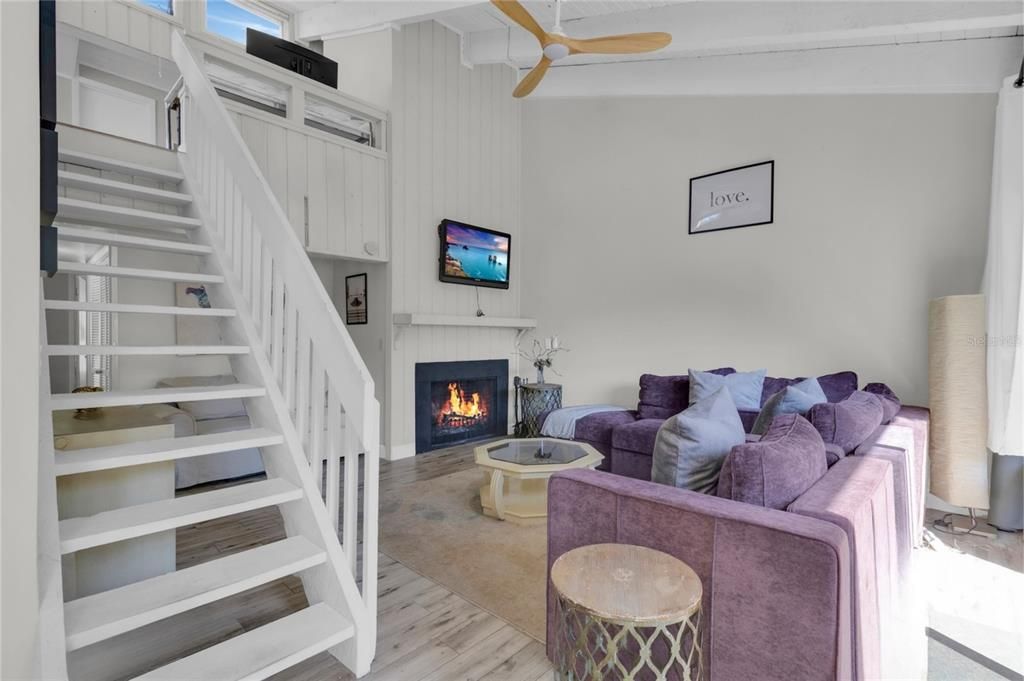 На продажу: $245,000 (2 спален, 2 ванн, 1599 Квадратных фут)