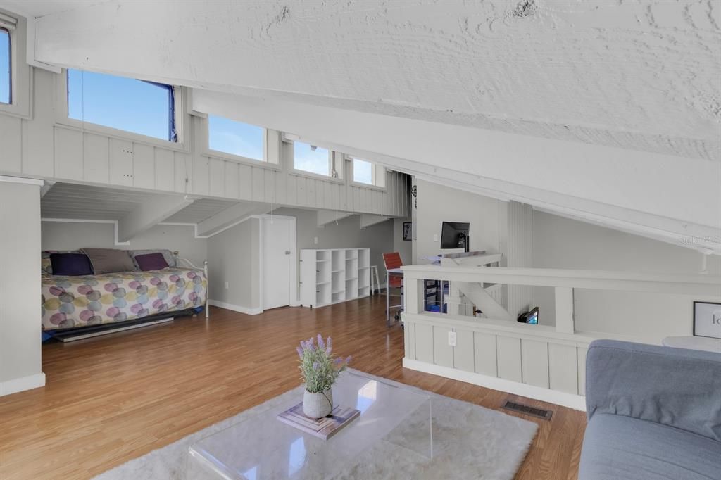 На продажу: $245,000 (2 спален, 2 ванн, 1599 Квадратных фут)