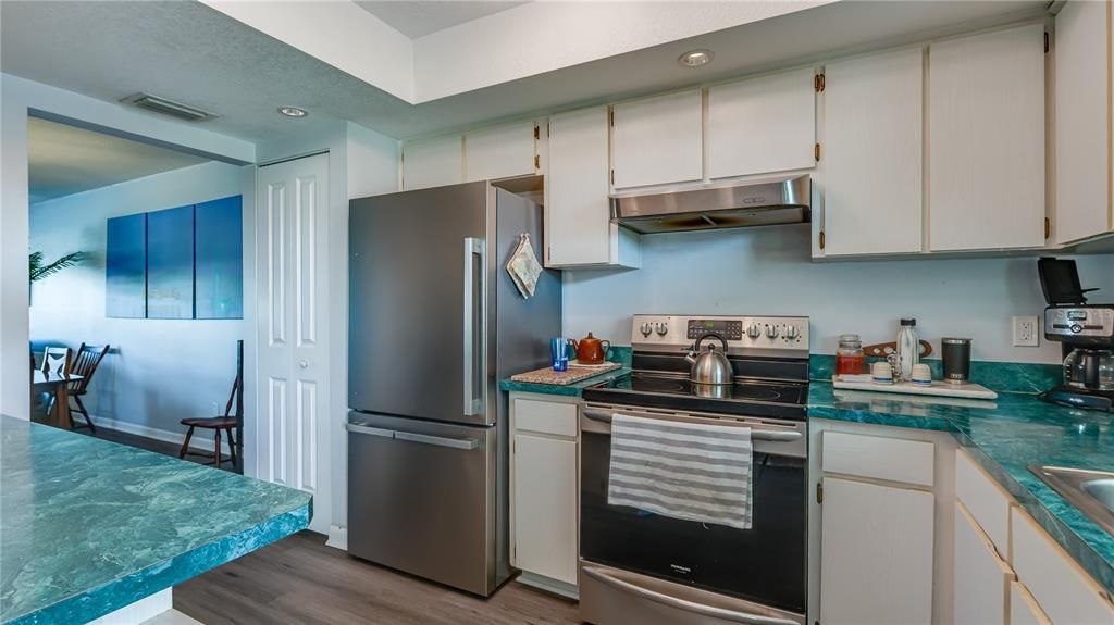 待售: $224,900 (2 贝兹, 2 浴室, 1305 平方英尺)