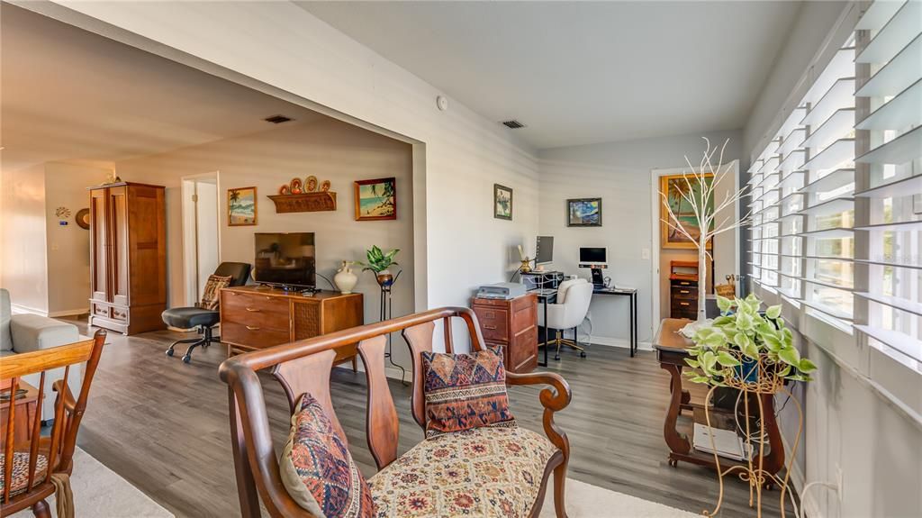 待售: $224,900 (2 贝兹, 2 浴室, 1305 平方英尺)