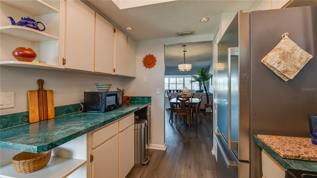 待售: $224,900 (2 贝兹, 2 浴室, 1305 平方英尺)