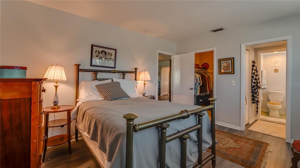 待售: $224,900 (2 贝兹, 2 浴室, 1305 平方英尺)