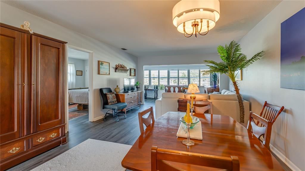 待售: $224,900 (2 贝兹, 2 浴室, 1305 平方英尺)