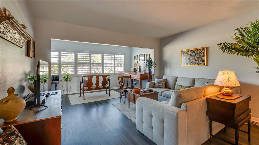 待售: $224,900 (2 贝兹, 2 浴室, 1305 平方英尺)