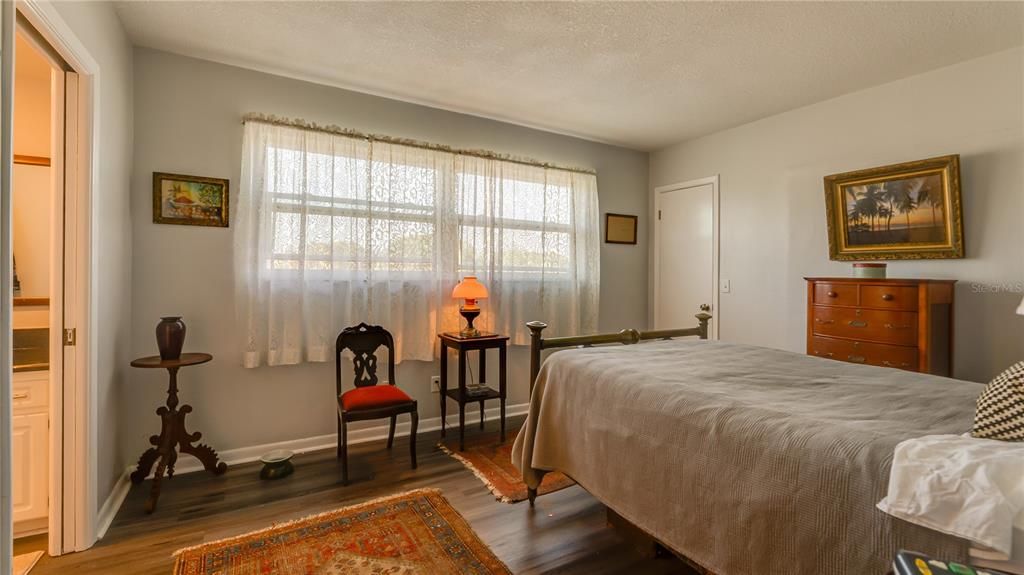 待售: $224,900 (2 贝兹, 2 浴室, 1305 平方英尺)