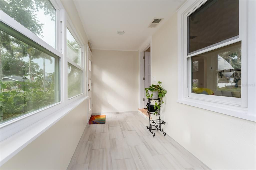 合同活跃: $585,000 (2 贝兹, 1 浴室, 984 平方英尺)