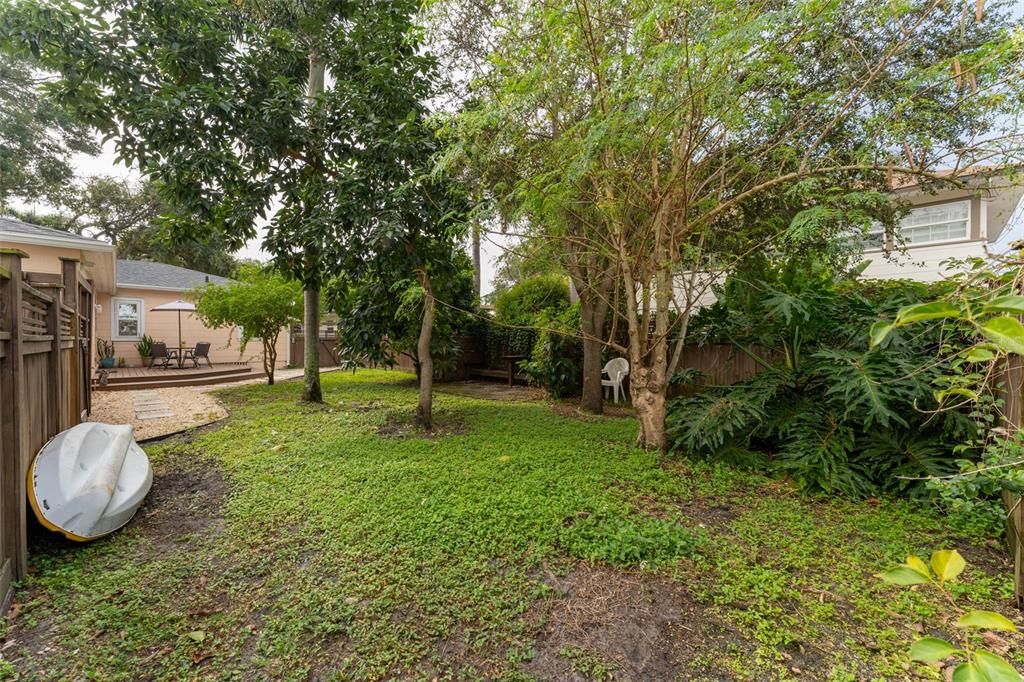 合同活跃: $585,000 (2 贝兹, 1 浴室, 984 平方英尺)