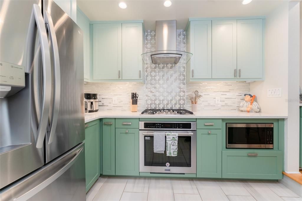 合同活跃: $585,000 (2 贝兹, 1 浴室, 984 平方英尺)