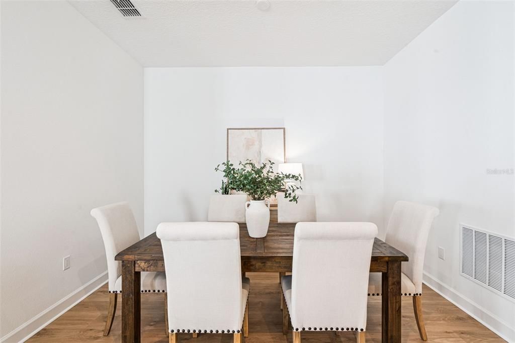 En Venta: $987,990 (3 camas, 2 baños, 2193 Pies cuadrados)