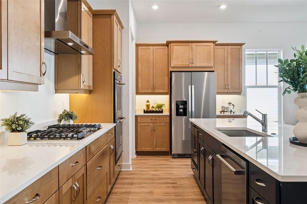 En Venta: $987,990 (3 camas, 2 baños, 2193 Pies cuadrados)