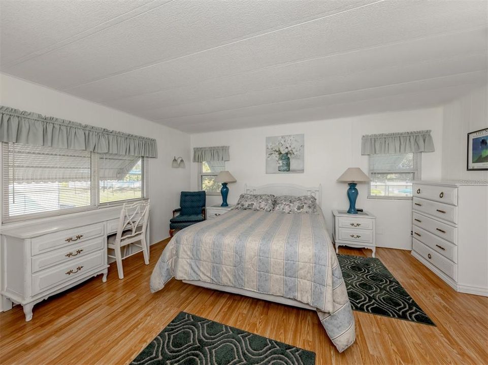 For Sale: $134,900 (2 beds, 2 baths, 1152 Square Feet)