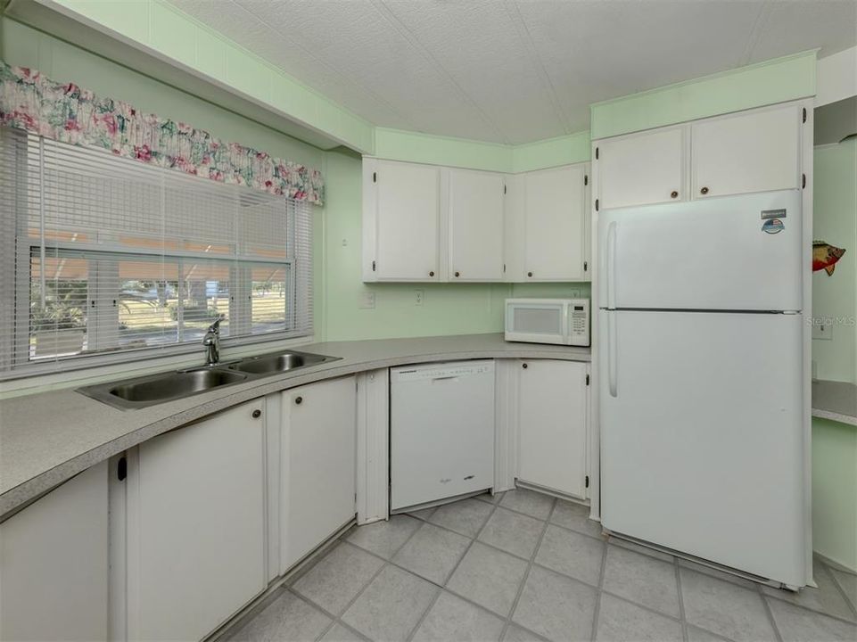For Sale: $134,900 (2 beds, 2 baths, 1152 Square Feet)
