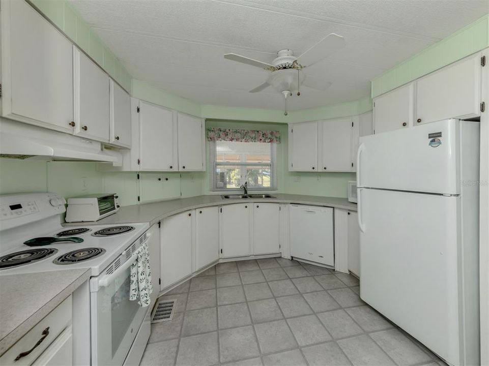 For Sale: $134,900 (2 beds, 2 baths, 1152 Square Feet)