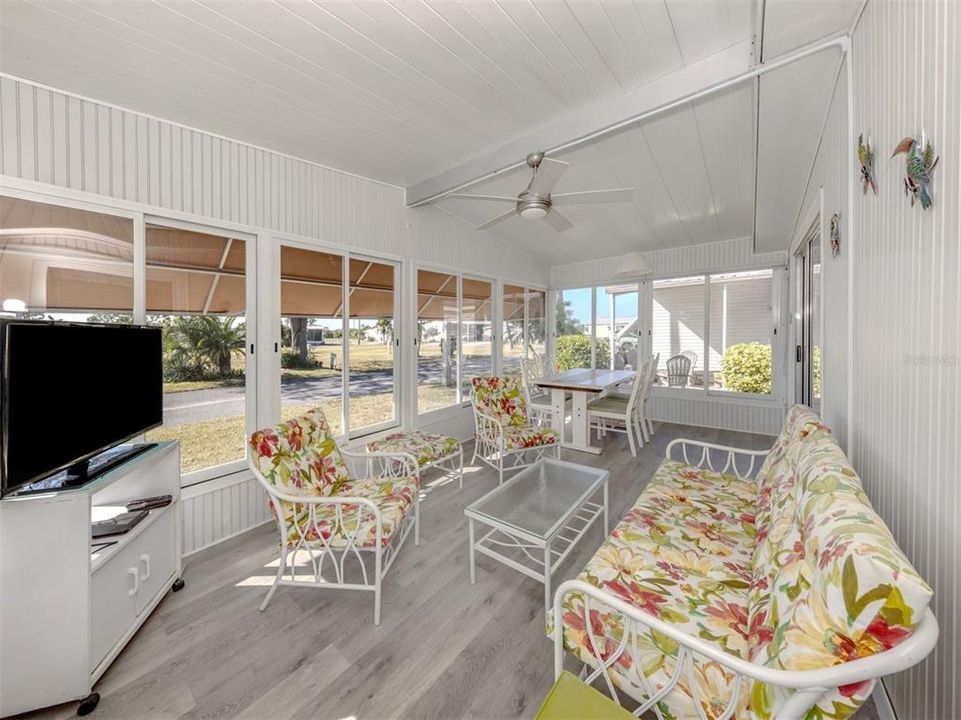 For Sale: $134,900 (2 beds, 2 baths, 1152 Square Feet)