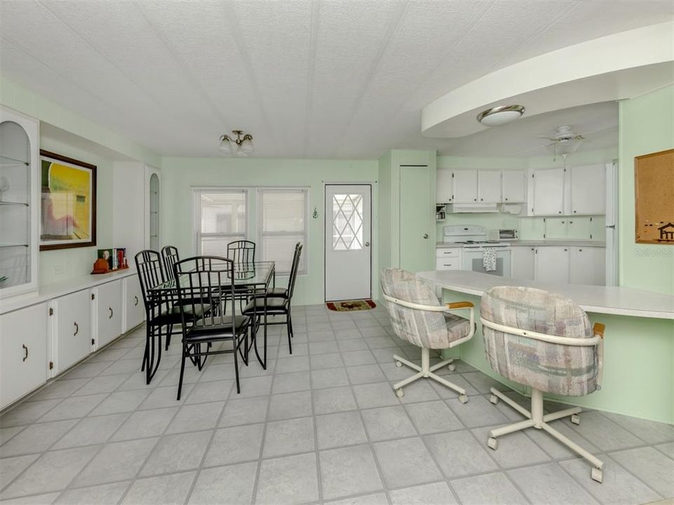 For Sale: $134,900 (2 beds, 2 baths, 1152 Square Feet)