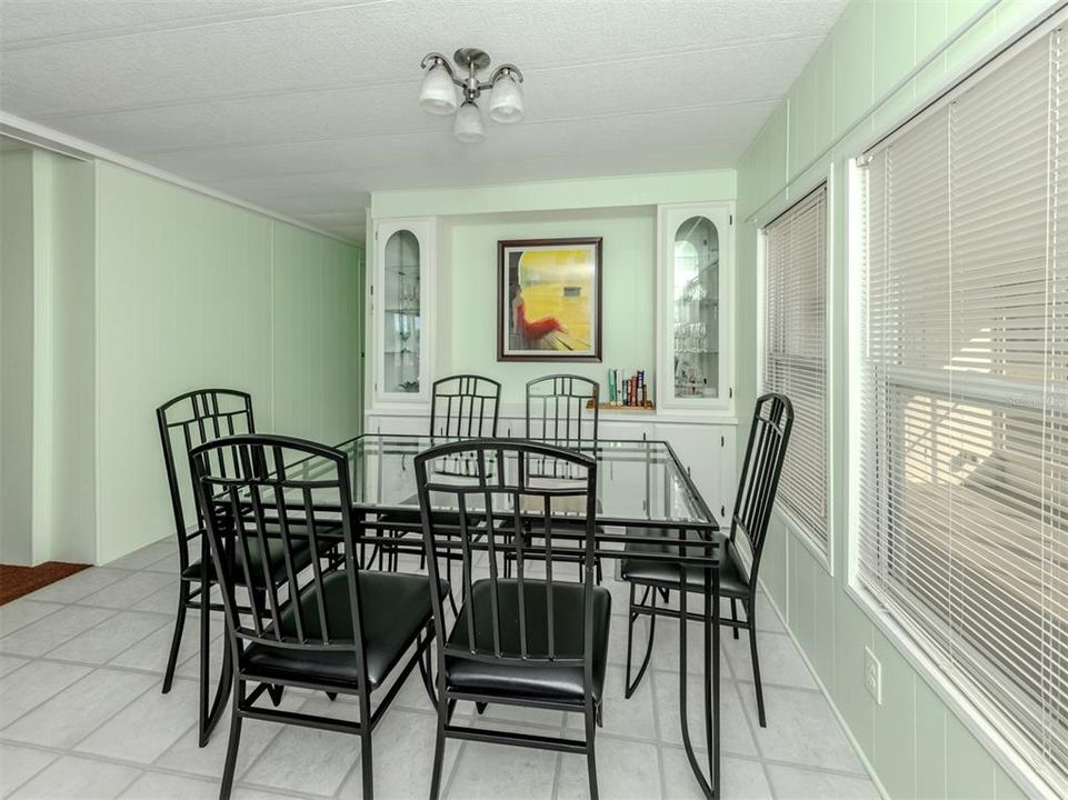 For Sale: $134,900 (2 beds, 2 baths, 1152 Square Feet)