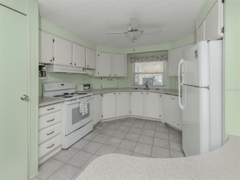For Sale: $134,900 (2 beds, 2 baths, 1152 Square Feet)