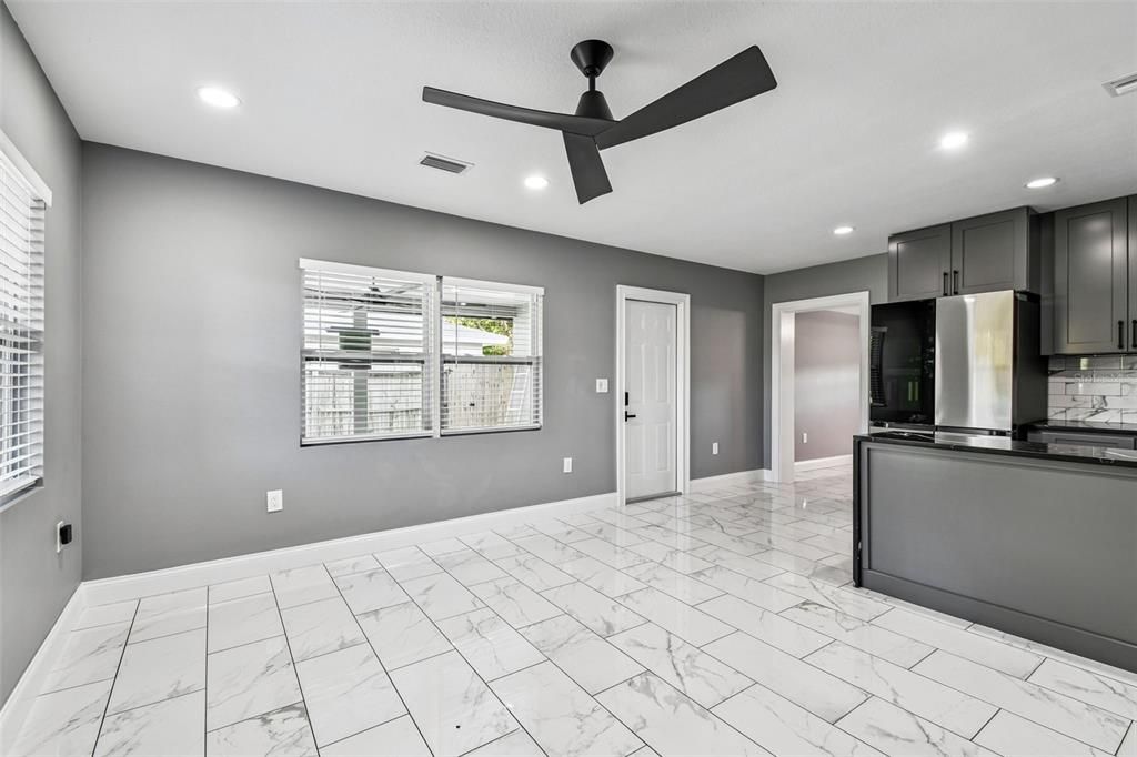 For Sale: $375,000 (3 beds, 2 baths, 1052 Square Feet)