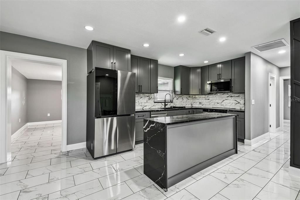 For Sale: $375,000 (3 beds, 2 baths, 1052 Square Feet)