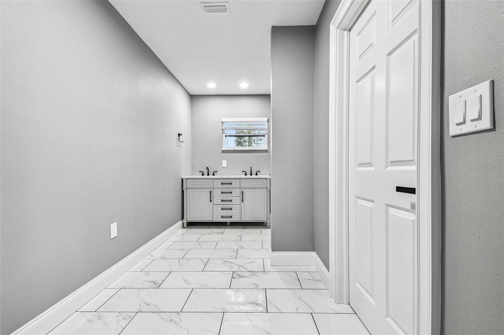 For Sale: $375,000 (3 beds, 2 baths, 1052 Square Feet)