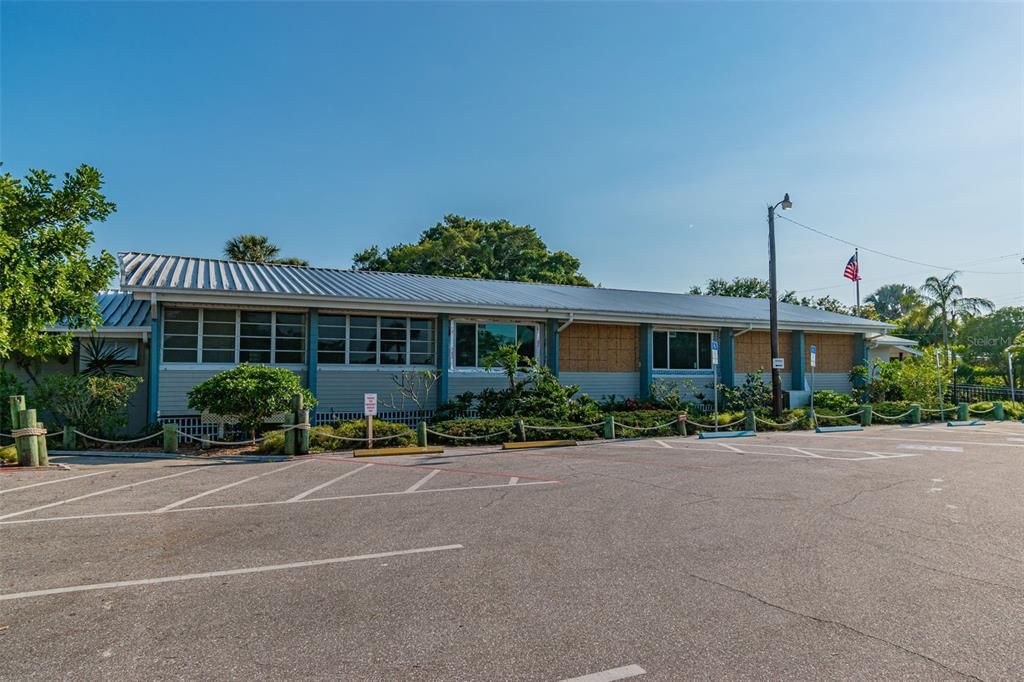 For Sale: $375,000 (3 beds, 2 baths, 1052 Square Feet)