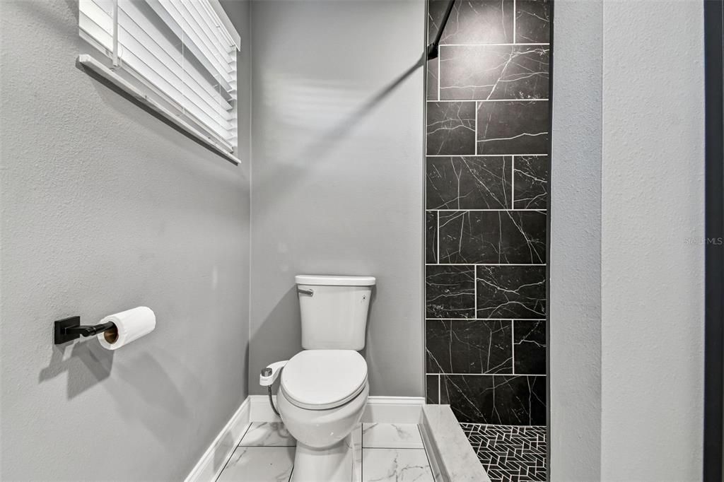 For Sale: $375,000 (3 beds, 2 baths, 1052 Square Feet)