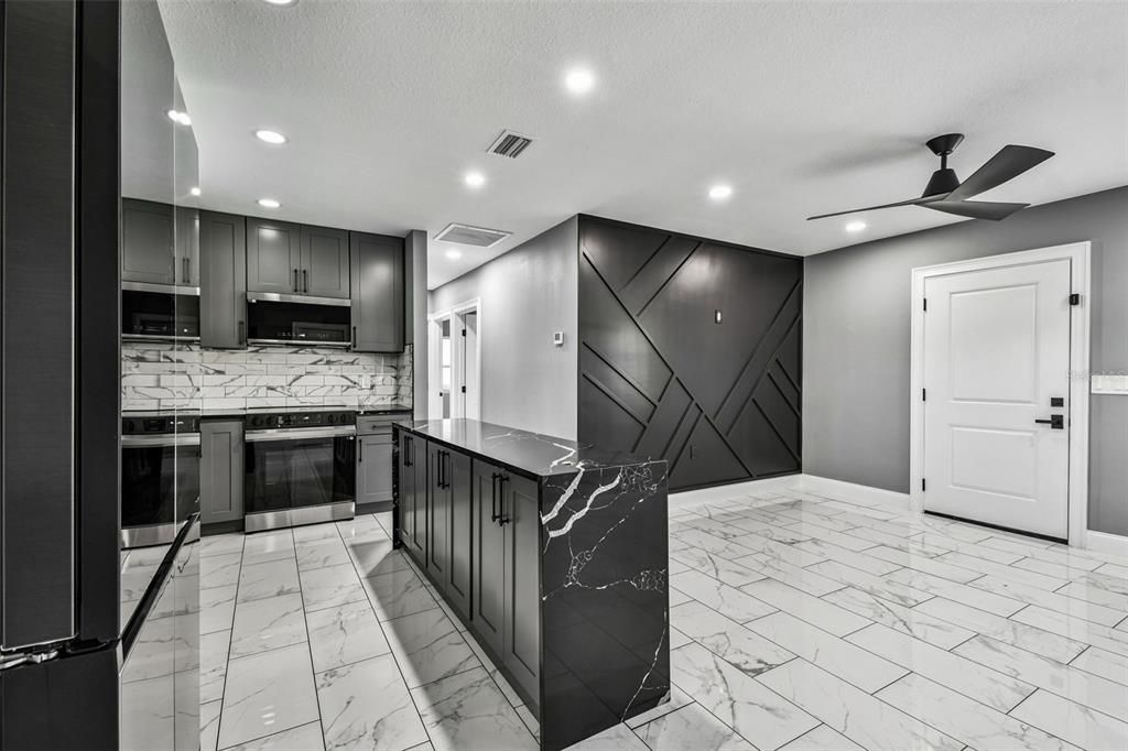 For Sale: $375,000 (3 beds, 2 baths, 1052 Square Feet)