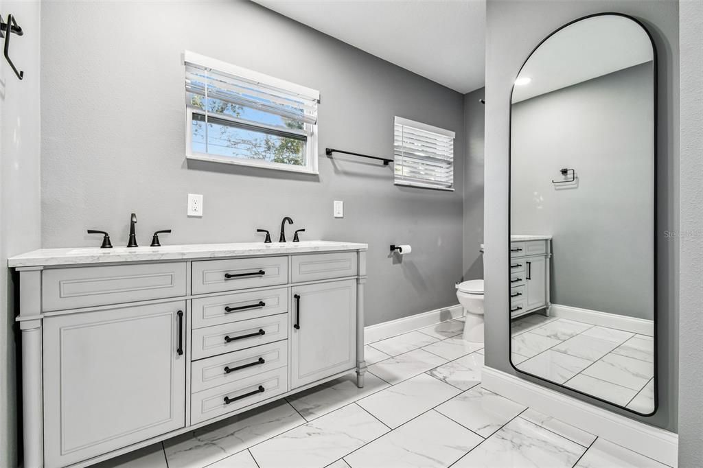 For Sale: $375,000 (3 beds, 2 baths, 1052 Square Feet)