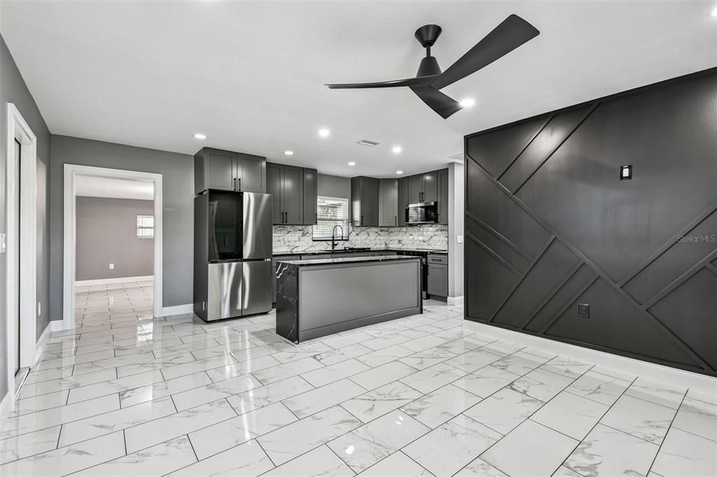 For Sale: $375,000 (3 beds, 2 baths, 1052 Square Feet)