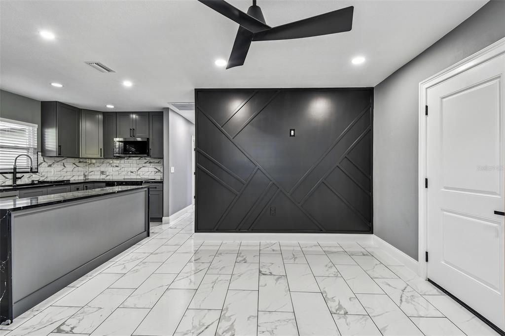 For Sale: $375,000 (3 beds, 2 baths, 1052 Square Feet)