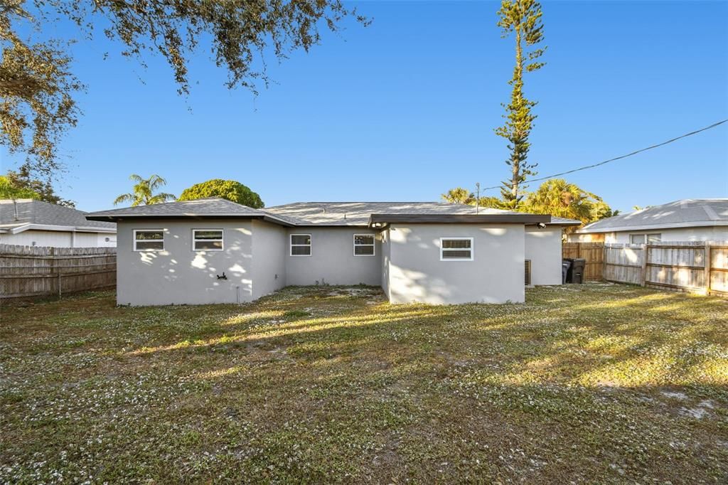 For Sale: $375,000 (3 beds, 2 baths, 1052 Square Feet)