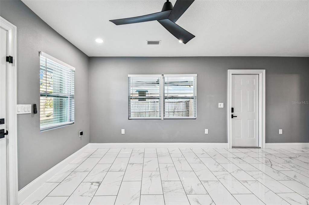 For Sale: $375,000 (3 beds, 2 baths, 1052 Square Feet)