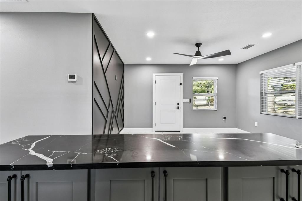 For Sale: $375,000 (3 beds, 2 baths, 1052 Square Feet)