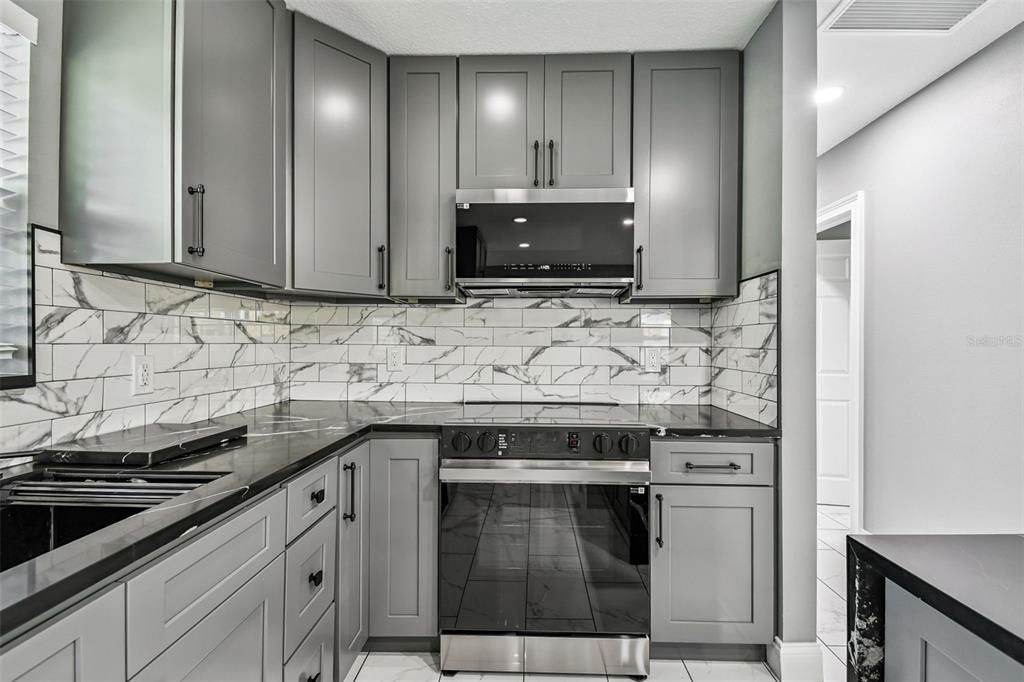 For Sale: $375,000 (3 beds, 2 baths, 1052 Square Feet)