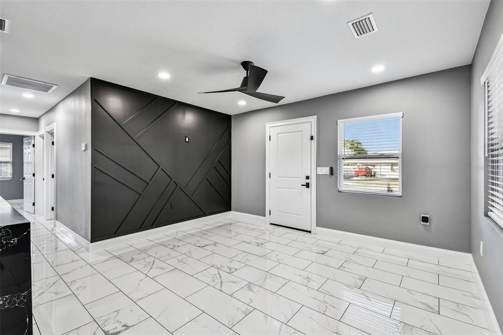 For Sale: $375,000 (3 beds, 2 baths, 1052 Square Feet)