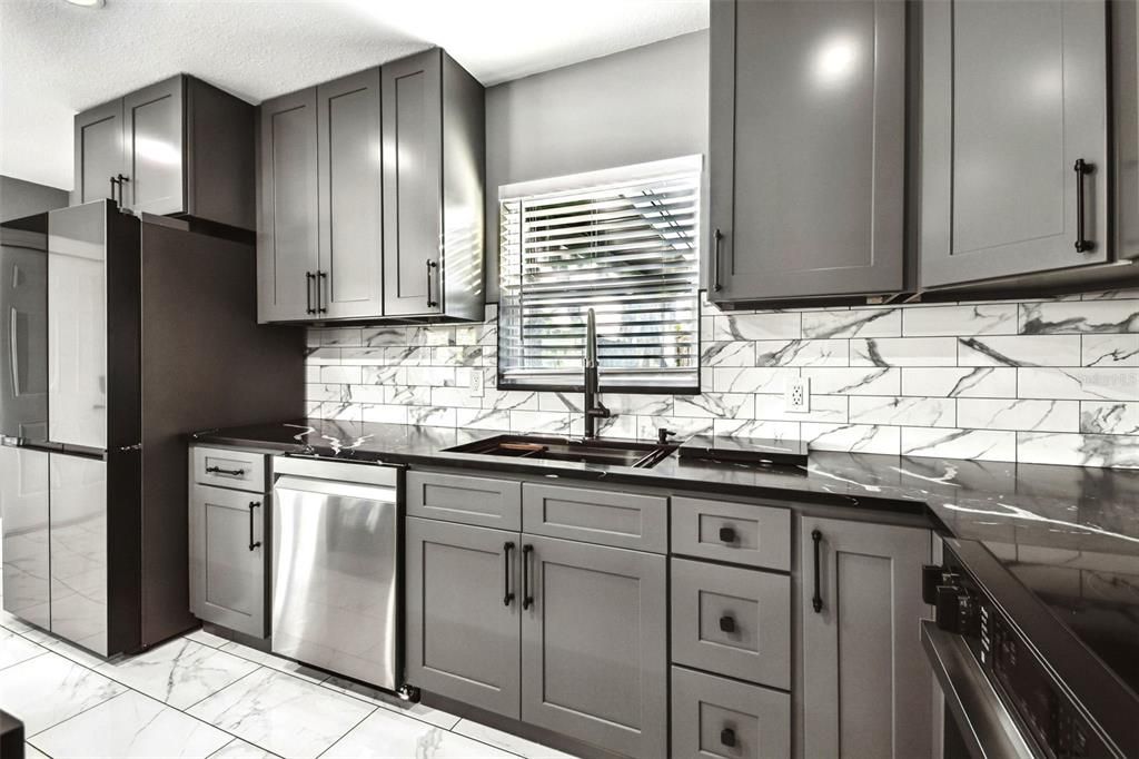 For Sale: $375,000 (3 beds, 2 baths, 1052 Square Feet)