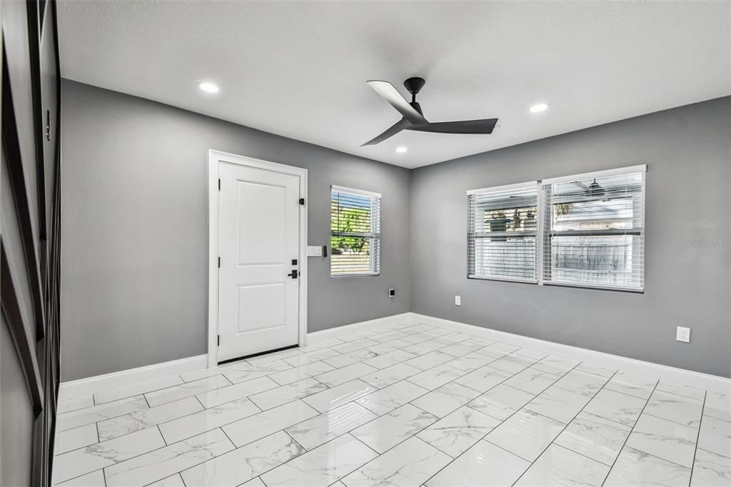 For Sale: $375,000 (3 beds, 2 baths, 1052 Square Feet)