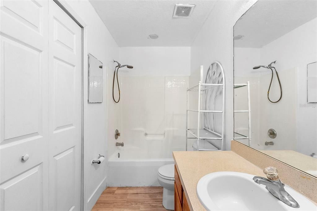 For Sale: $280,000 (3 beds, 2 baths, 1204 Square Feet)