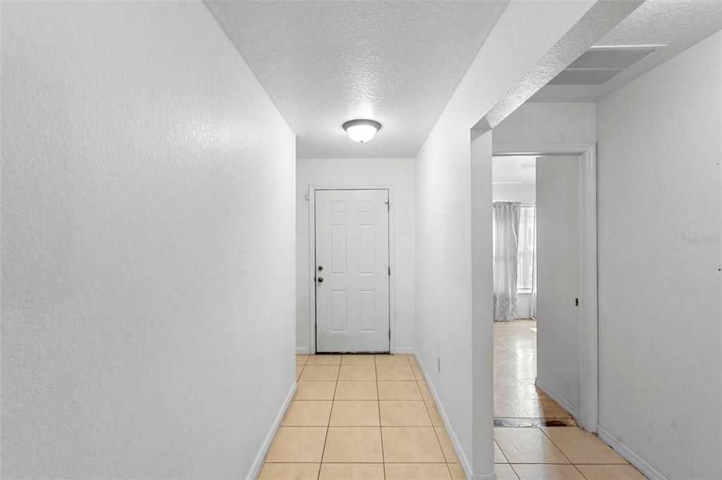 For Sale: $280,000 (3 beds, 2 baths, 1204 Square Feet)