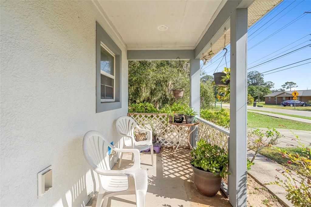 For Sale: $280,000 (3 beds, 2 baths, 1204 Square Feet)