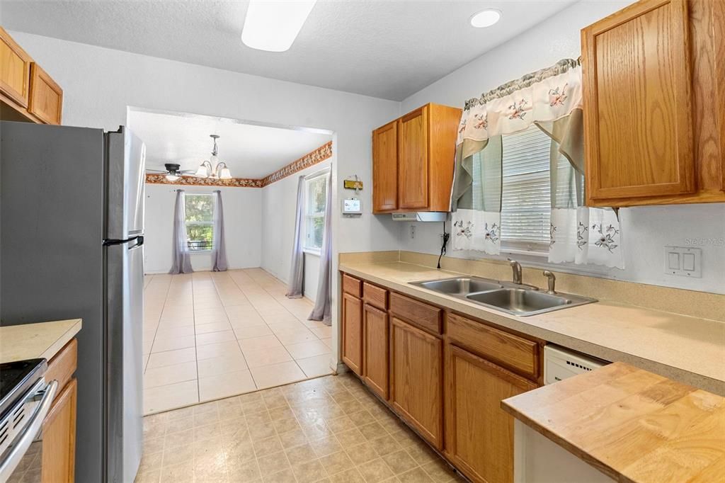 For Sale: $280,000 (3 beds, 2 baths, 1204 Square Feet)