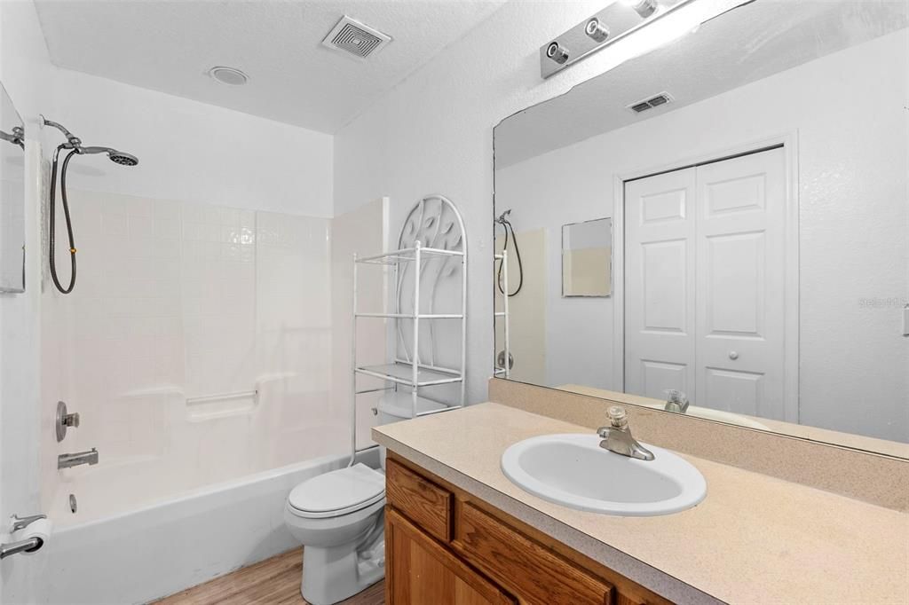 For Sale: $280,000 (3 beds, 2 baths, 1204 Square Feet)