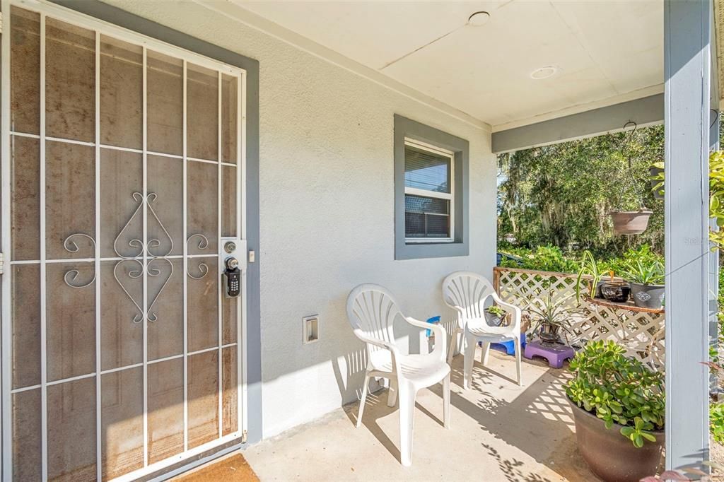 For Sale: $280,000 (3 beds, 2 baths, 1204 Square Feet)